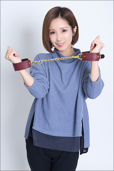 小島みなみ、敏腕捜査官に変身!?　SMグッズで悪いヤツを逮捕しちゃうぞっ！の画像7