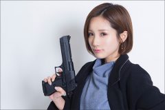 小島みなみ、敏腕捜査官に変身!? SMグッズで悪いヤツを逮捕しちゃうぞっ!