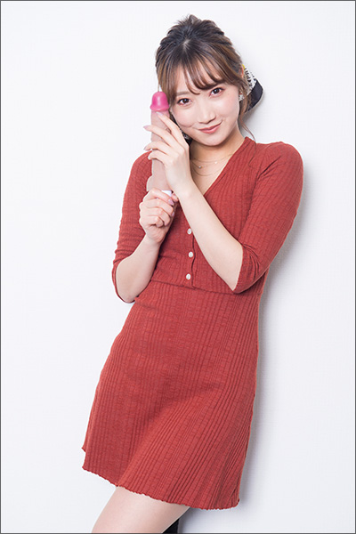 オナニーでも腰を動かす加美杏奈! 多機能ディルドを冷蔵庫に張ってバックオナニー♪の画像4