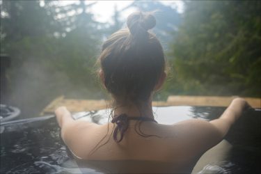 【エロ体験談】社員旅行でシングルマザーに中出し