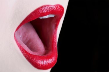 イラマで濡れる女子大生　～ブッ飛び素人モデルFile～