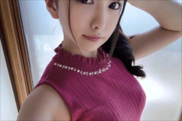 美少女セクシー女優・倉木しおり、見事な着衣巨乳の若妻ショット！