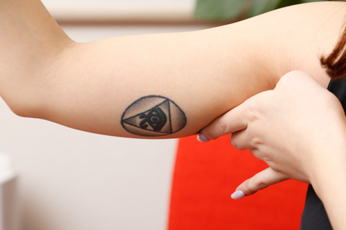 うららか麗、セクシータトゥー美女はSもMもイケてバイセクシャル【超ミステリアス新人AV女優インタビュー】の画像3