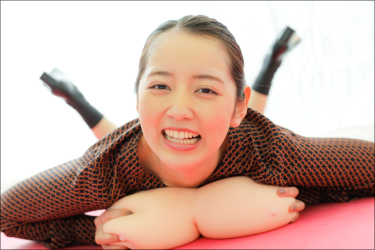 美咲かんな、極上おっぱいグッズと戯れる！　揉みごたえ抜群のぷにぷにLカップ乳