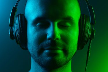 催眠オナニーのコツ：万全の態勢と強い意志で催眠音声によるドライオーガズムへ