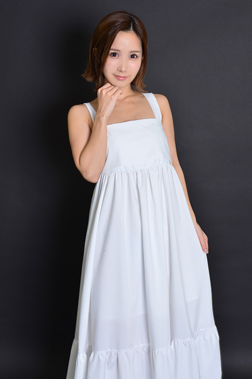 小島みなみ、18.5キロの特大オナホに感動! マジ肌仕様のボディオナホを何度も抱擁の画像12