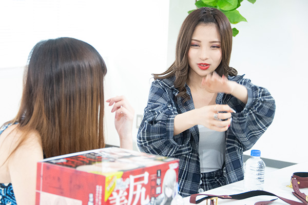 オモチャ好きグラドルと千人斬りキャバ嬢が大人のネット番組開始! ヤバいほど正直な「Truth」永井すみれ&TOMOKAインタビューの画像5