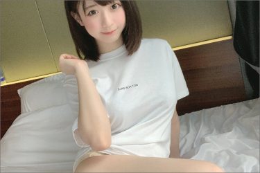 美少女レイヤー・yami、エモくてエロい「彼シャツ」ショットで意外な着衣巨乳ぶりを発揮!