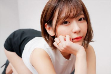 小日向結衣の4コマグラビア「面接#3」