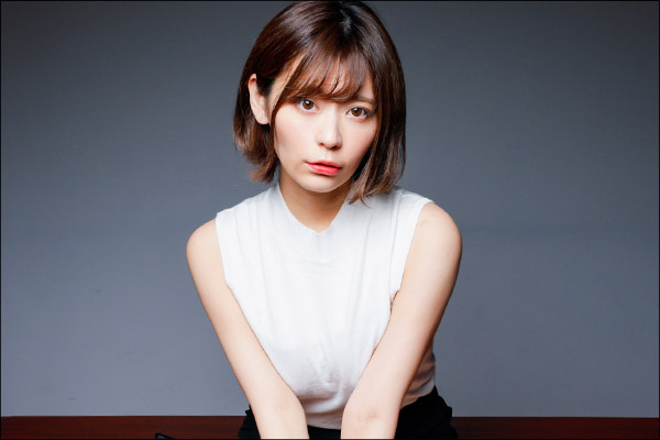 小日向結衣の4コマグラビア「面接SP＃3」の画像2