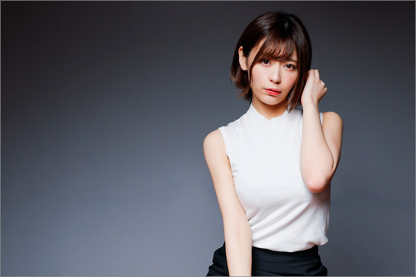 小日向結衣の4コマグラビア「面接SP＃3」の画像3