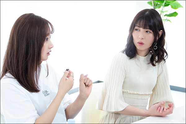 あおいれな&加美杏奈、大はしゃぎの乳首インタビュー! 最新チクニーグッズ『バストバスター』の破壊力に悶絶の画像11