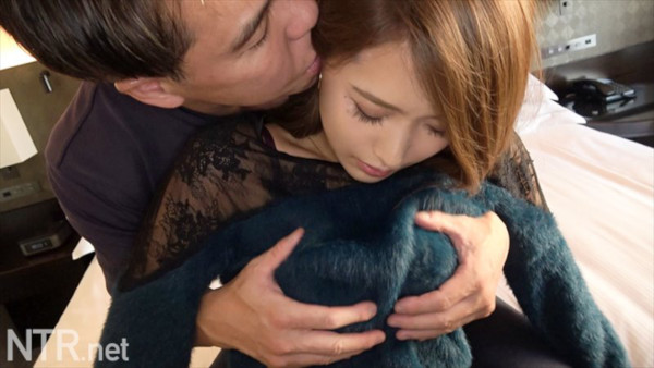 彼女とAV男優のセックスを見ませんか？　ハプバーへ通う変態カップルの寝取りドキュメント！の画像12