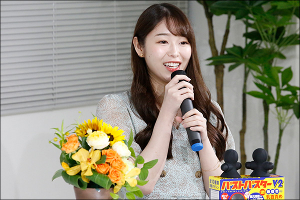 唯井まひろ＆新名あみんインタビュー生公開イベント実施！　美女ふたりが客前でオモチャ片手に大照れ＆大胆告白の画像9