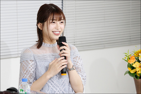 唯井まひろ＆新名あみんインタビュー生公開イベント実施！　美女ふたりが客前でオモチャ片手に大照れ＆大胆告白の画像8