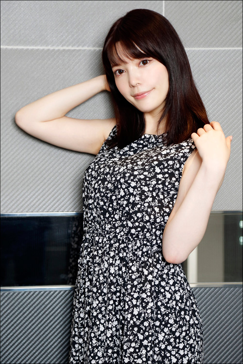 新人AV女優・矢乃かのんインタビュー! 問答無用のスーパー美巨乳を誇る欲張りなナイスバディ美女の画像1