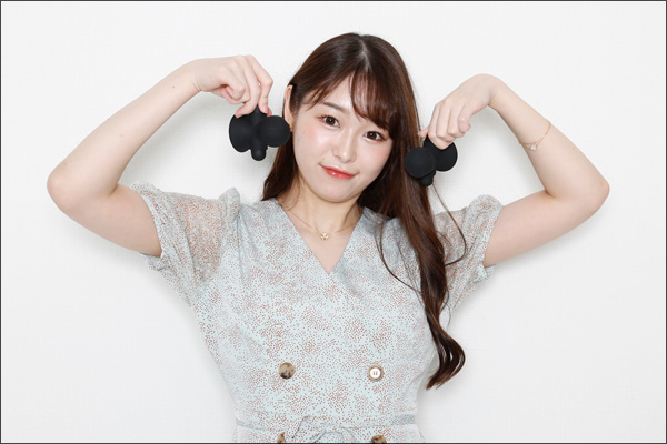 公開処刑!? 唯井まひろ、客前でオナニートーク! 最新バイブ片手にバイブを噛み千切った仰天エピソード明かすの画像11