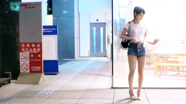 ホットパンツ女子のAV特集! ハミだすプリケツがたまらんの画像2