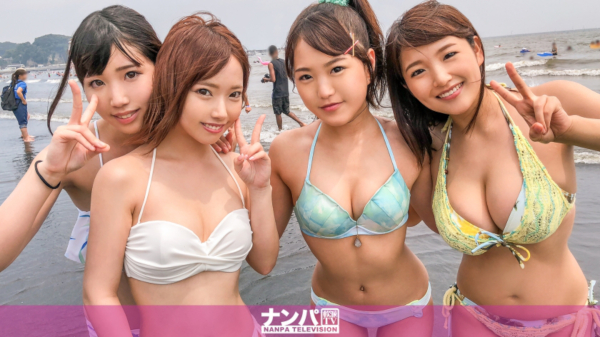 ビキニ娘4人と大乱交＆固定バイブでスイカ割り！　ビーチで美女をハメちゃうAV特集の画像1