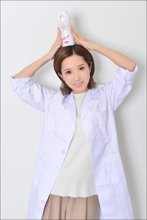 小島みなみ、甘噛みフェラカップを歯科検診！　歯医者さんに扮してお口のチェックの画像12