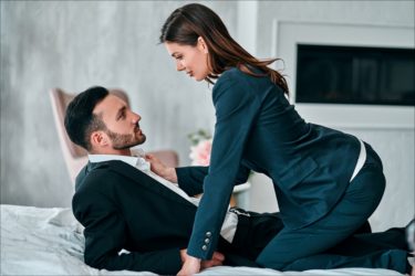 【エロ体験談】出張先で会社の部下と生セックス