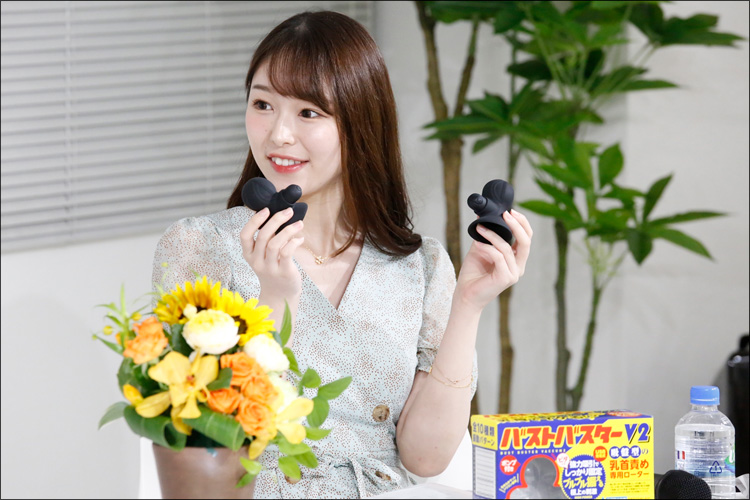 謎のキンタマ事件発生！　新名あみん＆唯井まひろ、公開収録インタビューで乳首グッズを愛でるの画像8