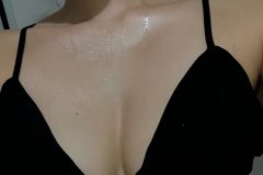 九条ねぎ、汗だくおっぱい！　妙にエッチな胸元にファン大興奮　