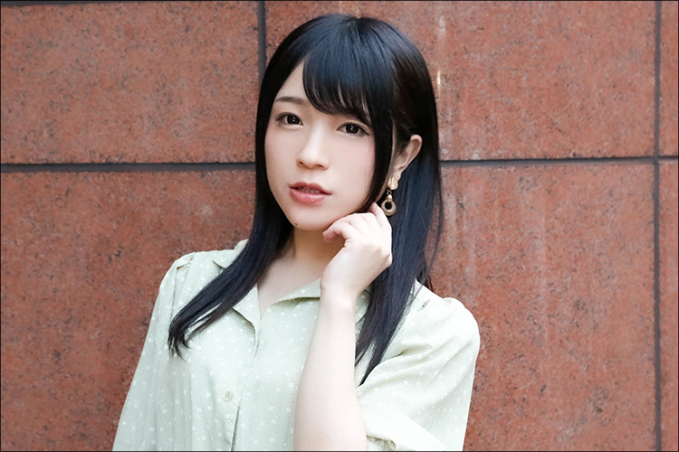 【新人AV女優インタビュー】ミステリアス美女・東梨央奈が衝撃の3Pデビュー! 先輩女優の南梨央奈をリスペクトの画像4