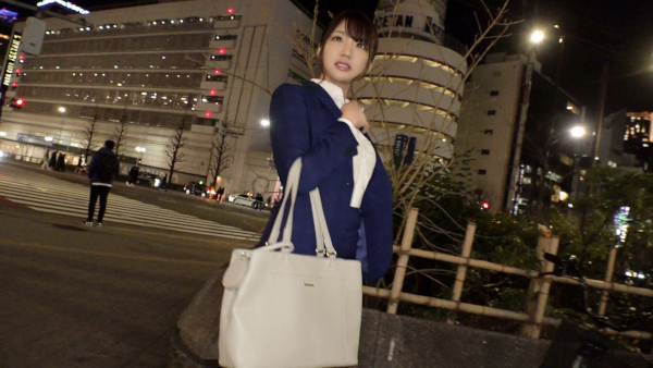 スレンダー美人OLを着衣のままハメる！　素人ナンパの大人気シリーズ『マジ軟派、初撮り。』の画像2