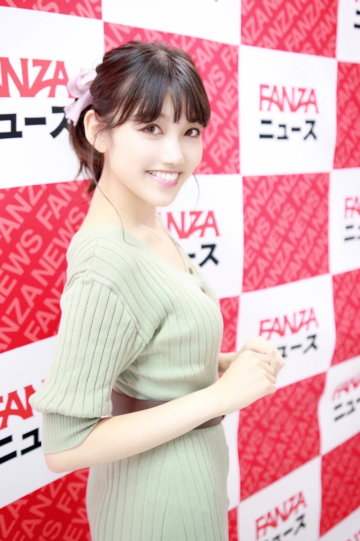 岬さくら 元芸能人がAVデビュー!衝撃の初体験・オナニー・愛用のオモチャについて聞いてみたの画像11