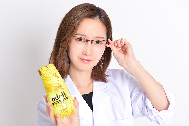 小島みなみ、吸い込みがヤバいブラックホール型オナカップに驚愕【最新オナホ研究】の画像9