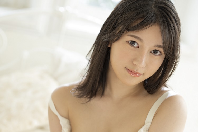 【新人AV女優インタビュー】元有名百貨店のアイドル店員 神木サラ、101センチ・Iカップの美巨乳を武器にAVデビュー