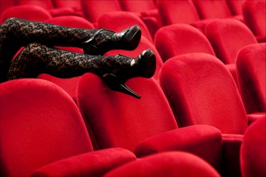 フツーの主婦が語ったポルノ映画館のエロすぎる思い出　～ブッ飛び素人モデルFile～