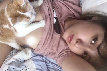 現役アイドルがピンク乳首と荒縄メコスジを全世界に発信
