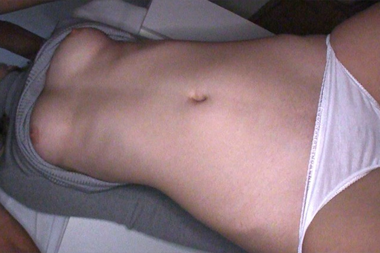 猟奇的にして官能的…金髪の美少女が無言で乱れる甘美なAVの画像5