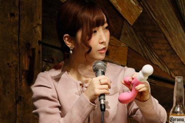 二点責め放置バイブ! ピストンいらずの潮吹きアイテム【佐倉絆&織田真子インタビュー】