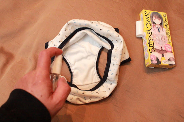 青春時代の記憶を呼び出す、女子のシミパンの香り… 『女子校生の脱ぎたてシミパンツの匂い』で悦楽に浸る!の画像6