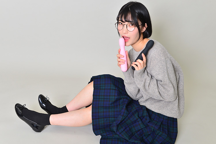 東条蒼、史上最強の完全防水デンマで潮吹き特訓!?　外でも中でも気持ちいい二刀流グッズに惚れ惚れ