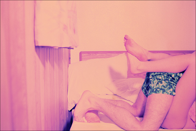 大学生男子を5000円で買った欲求不満の美熟妻：ブッ飛び素人モデルFileの画像1