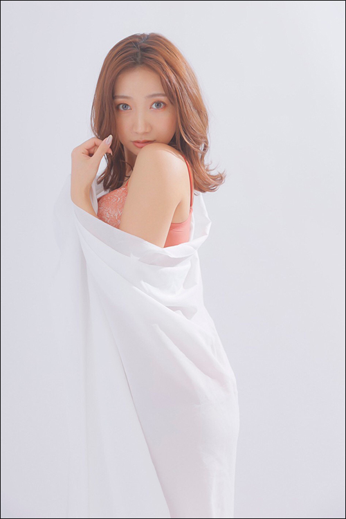 加美杏奈グラビア連載:Anna 12colors / January , Whiteの画像20