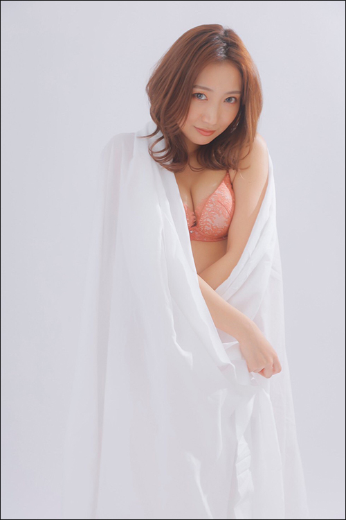 加美杏奈グラビア連載：Anna 12colors / January , Whiteの画像19