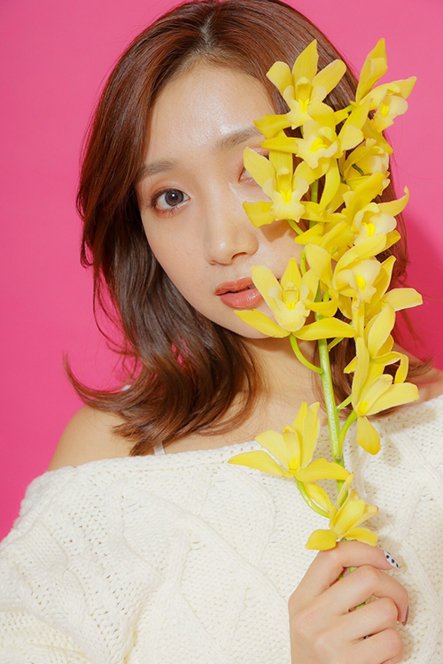 加美杏奈グラビア連載：Anna 12colors / February , Pinkの画像1