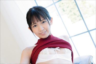 相田美優、スレンダーボディで大人の誘惑！　淫靡な遊び in ベッドルーム