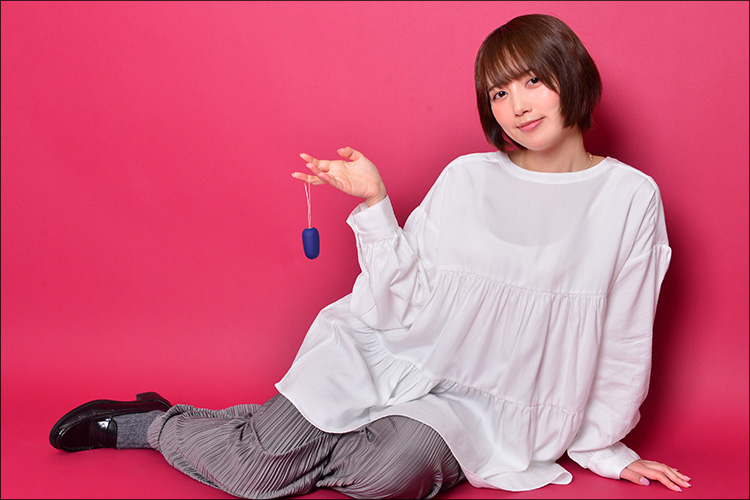 クリムゾン×アダルトグッズ×美咲かんな！　最新SM系グッズでニンマリ妄想談