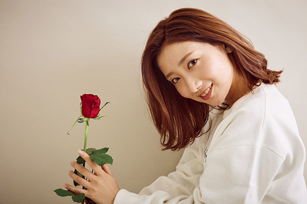 加美杏奈グラビア連載：Anna 12colors / March , Grayの画像11