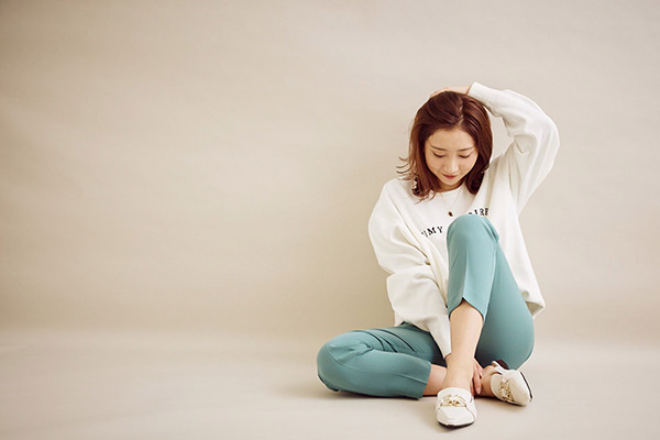 加美杏奈グラビア連載：Anna 12colors / March , Grayの画像8