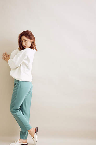 加美杏奈グラビア連載：Anna 12colors / March , Grayの画像4