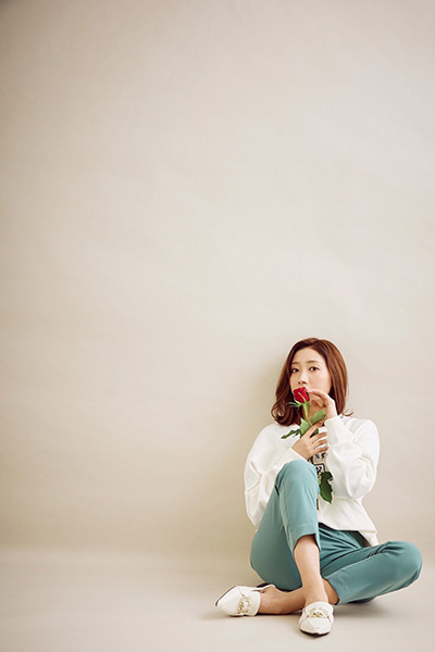 加美杏奈グラビア連載：Anna 12colors / March , Grayの画像5