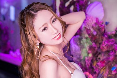 スタイル抜群！　真っ白でスベスベのお肌に端正なお顔立ちのれんちゃん！