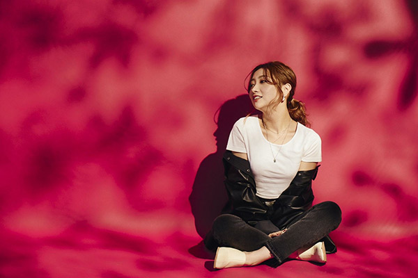 加美杏奈グラビア連載:Anna 12colors / April , Redの画像11